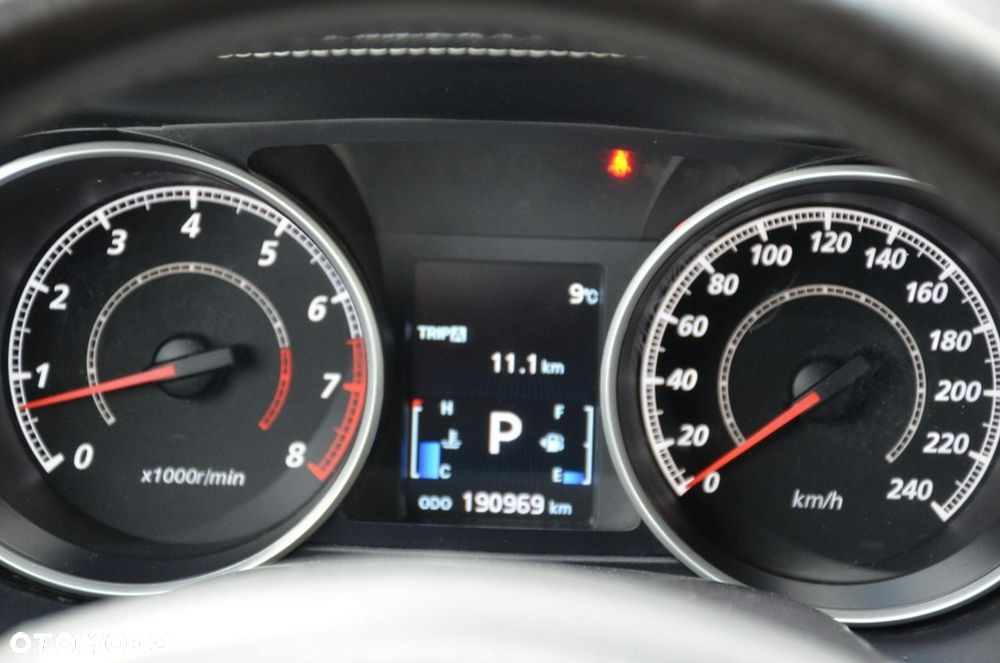Mitsubishi Outlander - 32