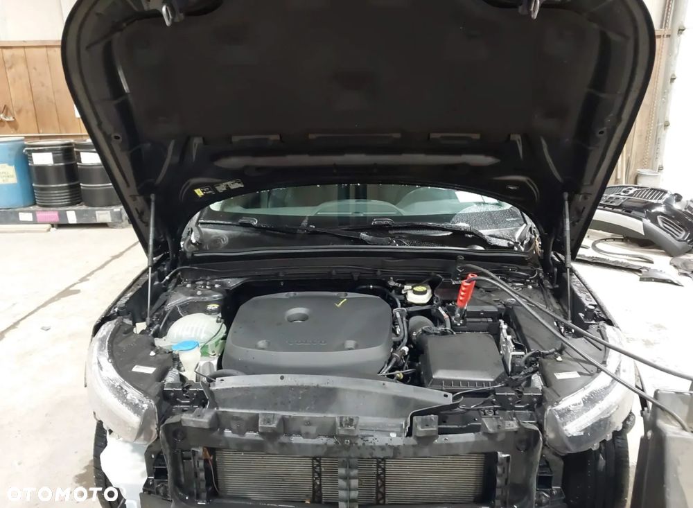 Volvo XC 40 T5 AWD Momentum - 9