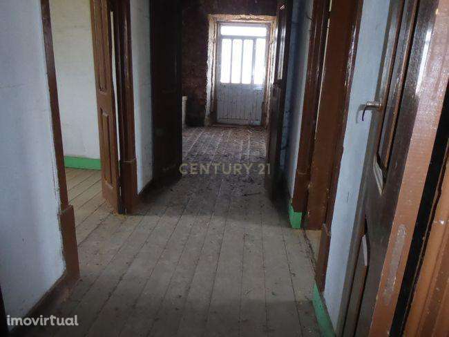 Moradia em ruínas para reconstrução - Grande imagem: 5/11