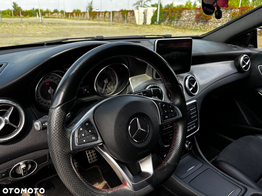 Mercedes-Benz CLA 180 7G-DCT AMG Line - 7