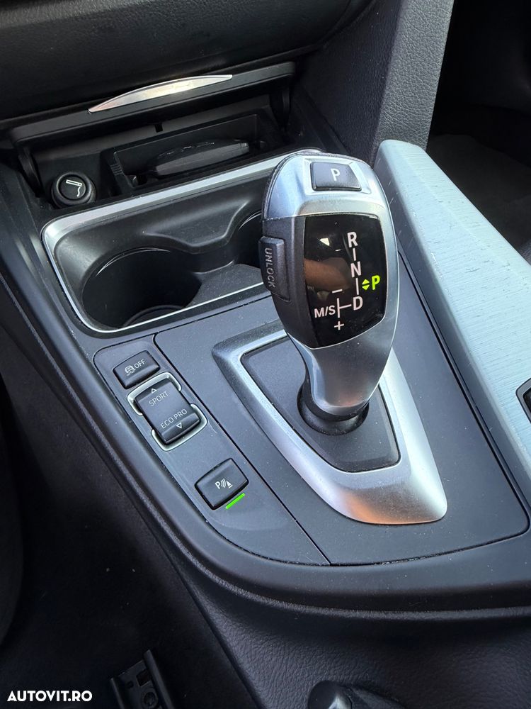BMW Seria 3 320d Aut. Sport Line - 14