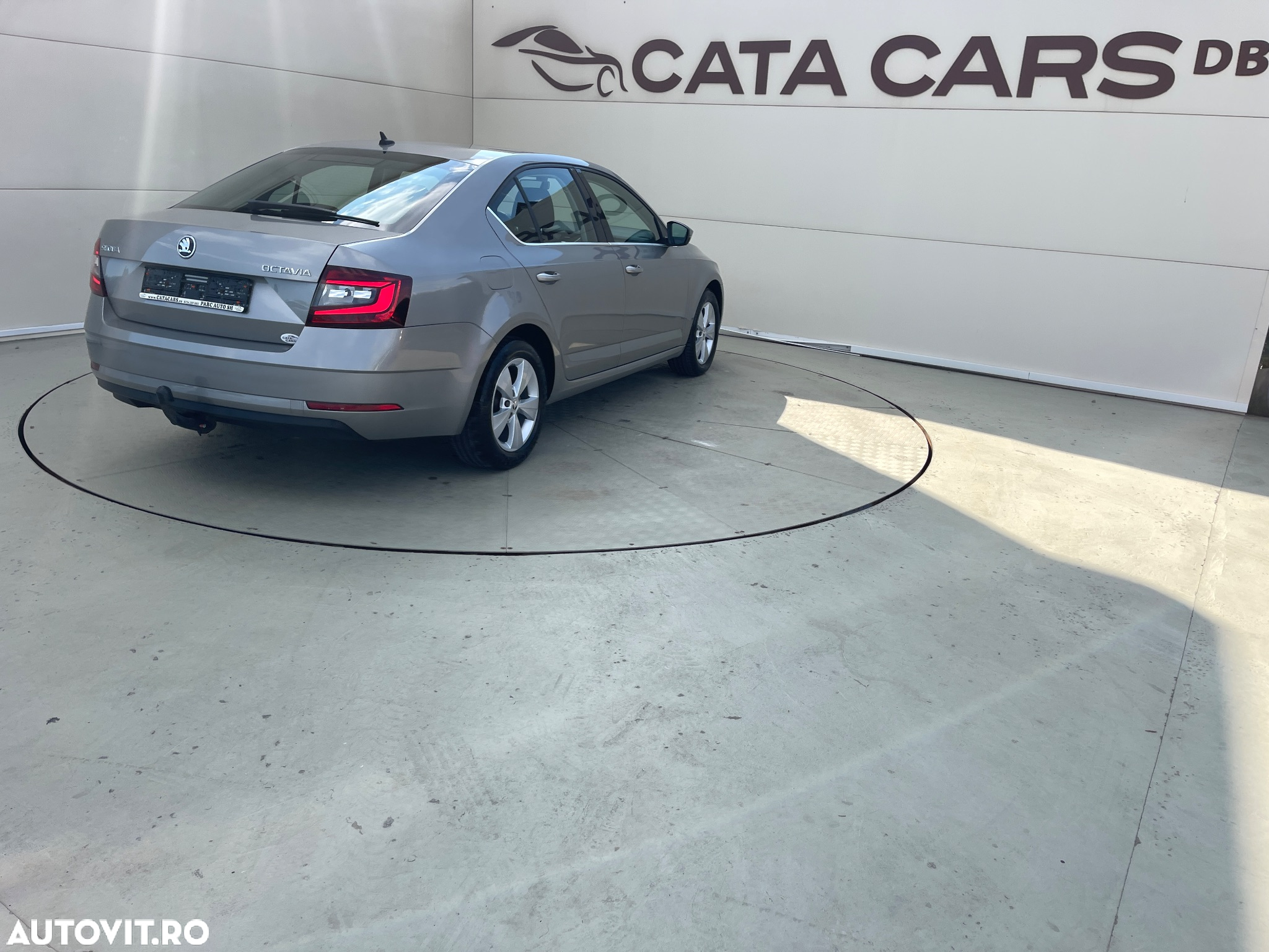 Skoda Octavia 1.6 TDI DSG Style - 13