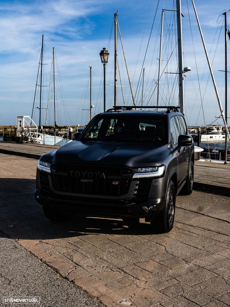 Toyota Land Cruiser - 1