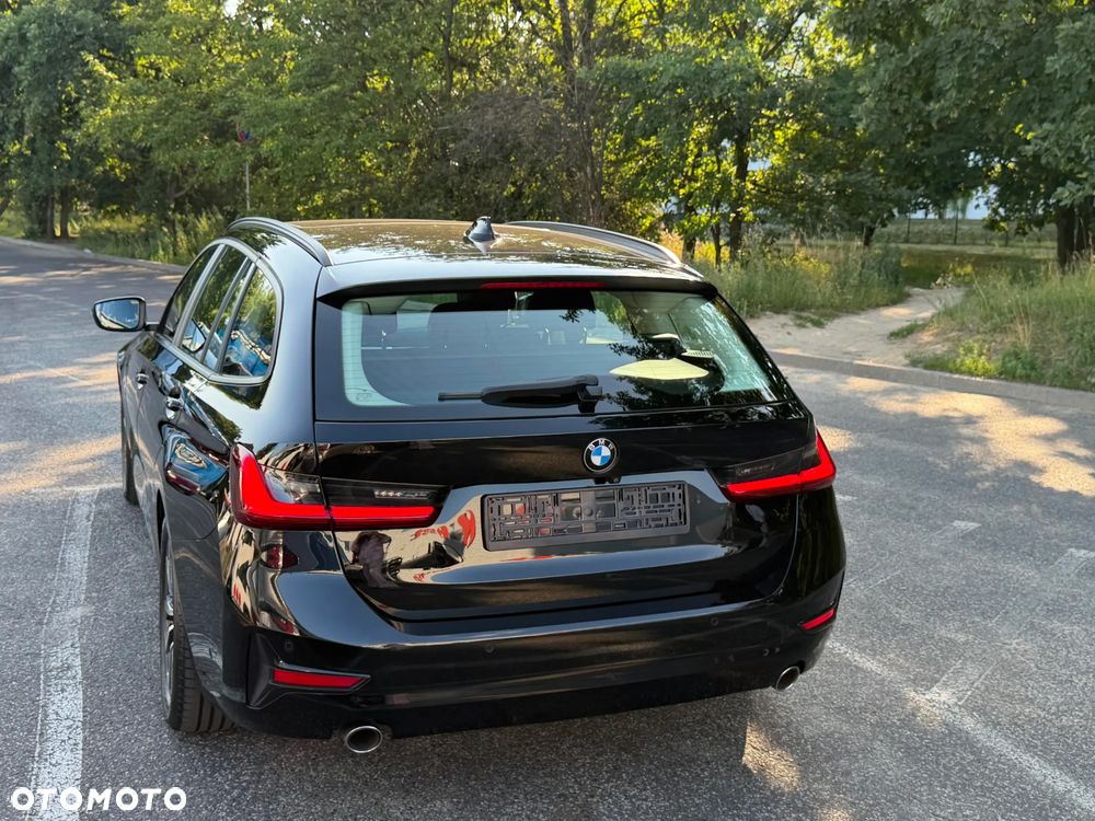 BMW Seria 3 318d mHEV - 10