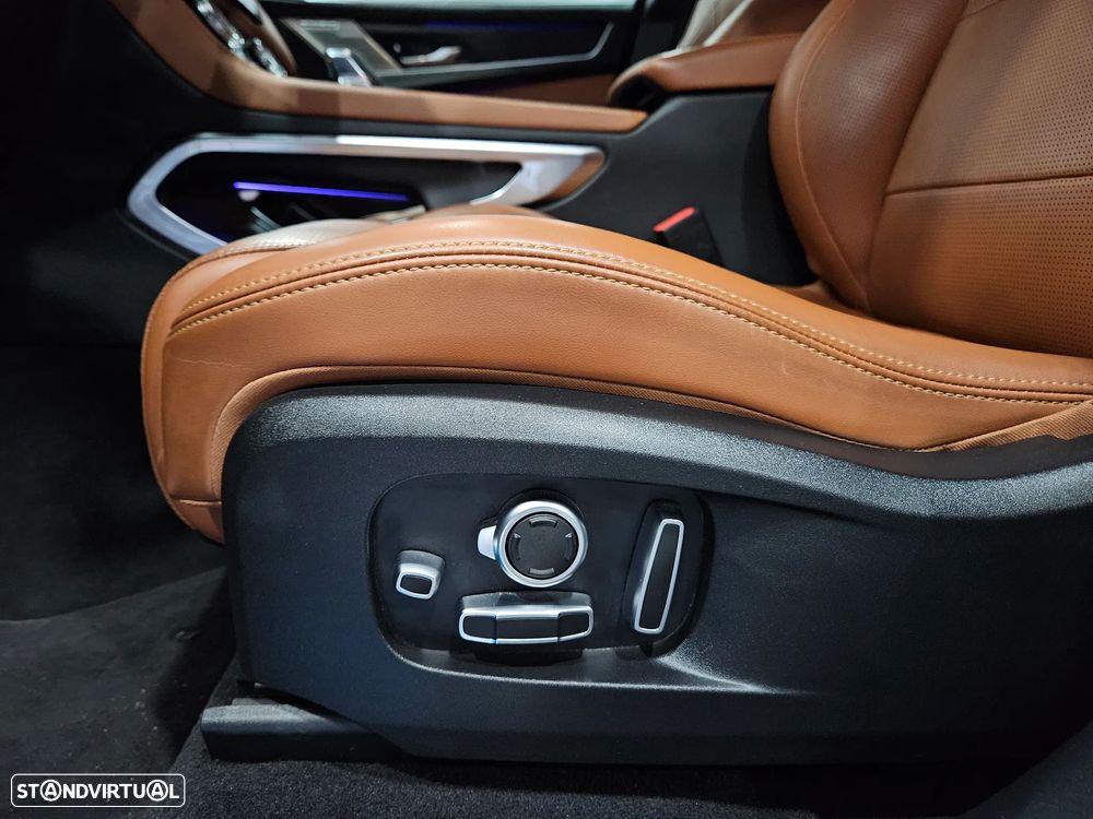 Jaguar F-Pace 2.0 P400e AWD R-Dynamic SE - 10