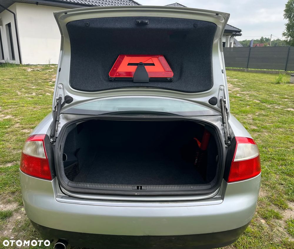 Audi A4 Limousine - 13
