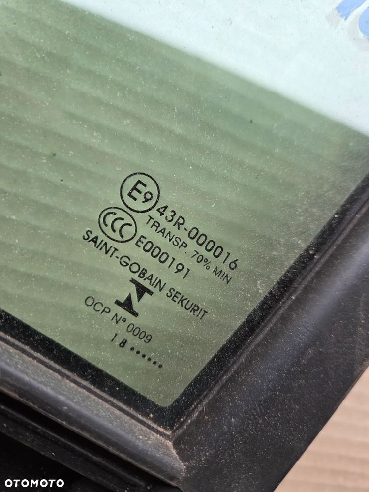 Szyba drzwi lewych przednich przód trójkąt Citroen Berlingo IV - 5