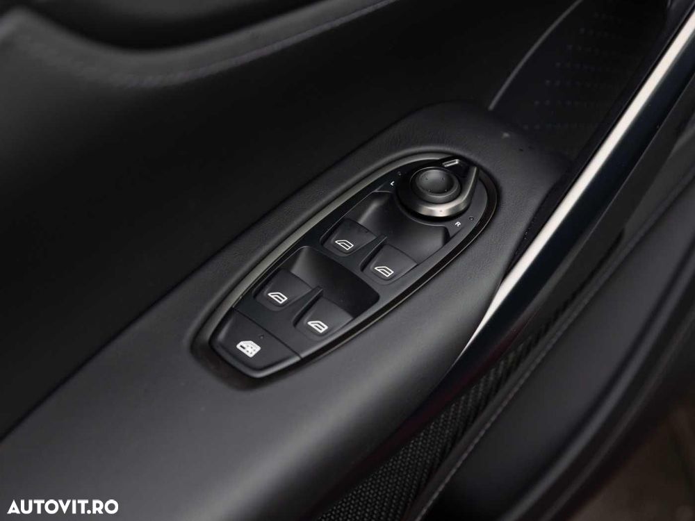 Aston Martin DBX - 19