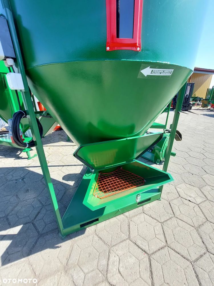 Mieszalnik pasz sypkich M-ROL H037/4 o pojemności 2000kg - 4