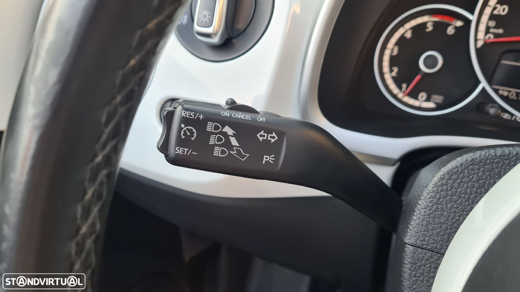 VW New Beetle Cabriolet 1.6 TDi Design - 18