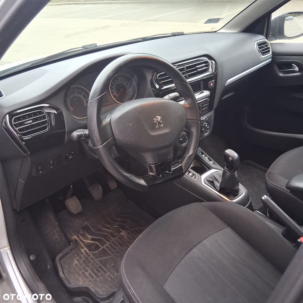 Peugeot 301 1.6 VTi Allure - 22