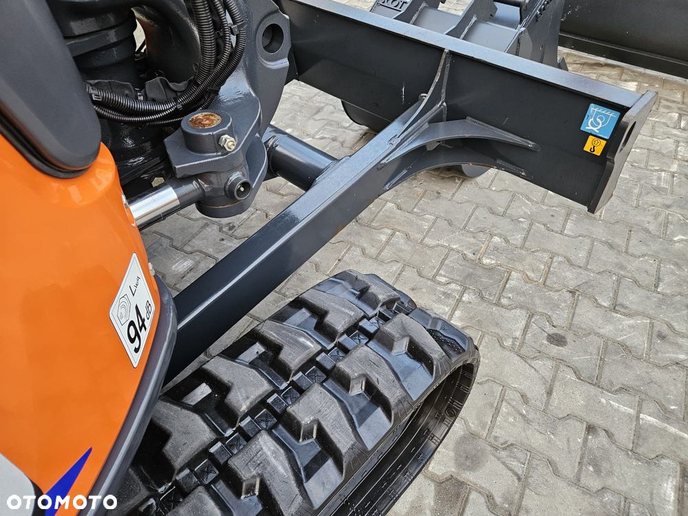 Hitachi DEMO , 229 godzin 2025 rok . ZX33U-6 ZX33 ZX33-6 ZX26 ZX 33 U - 6 | 2025 | DEMO Wersja | 229 mth | MINIKOPARKA - 22