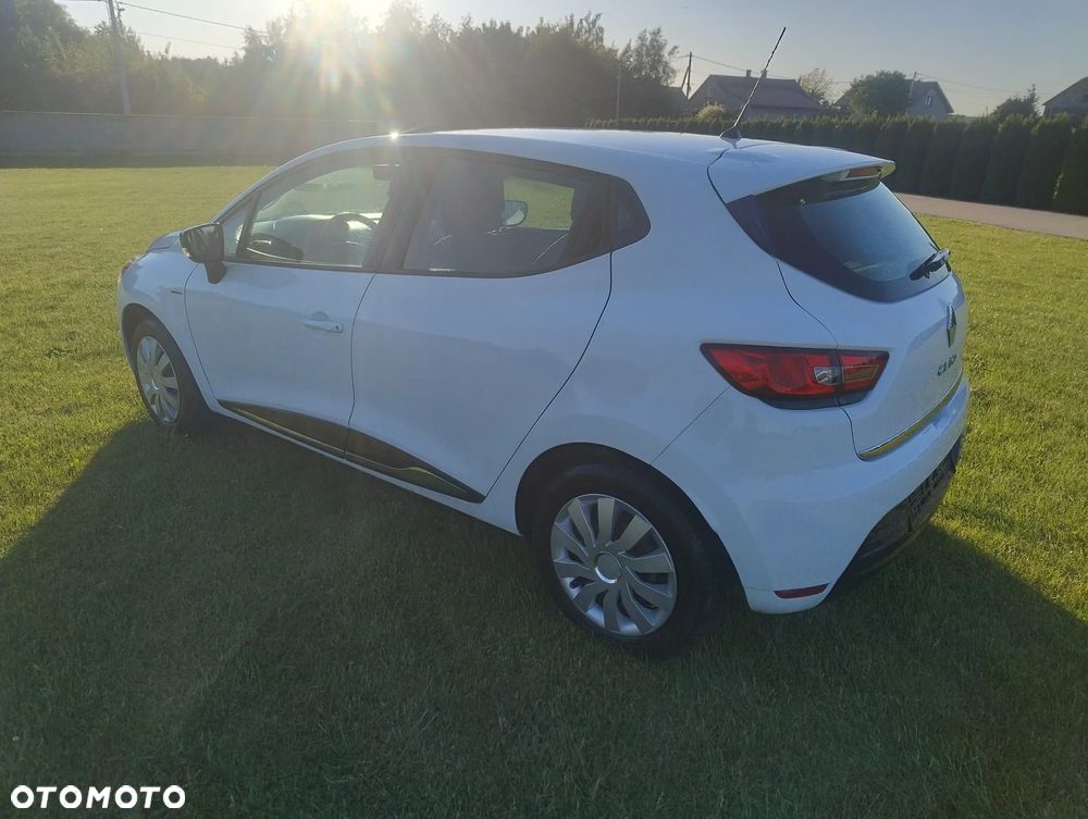 Renault Clio 1.2 16V 75 LIMITED - 12