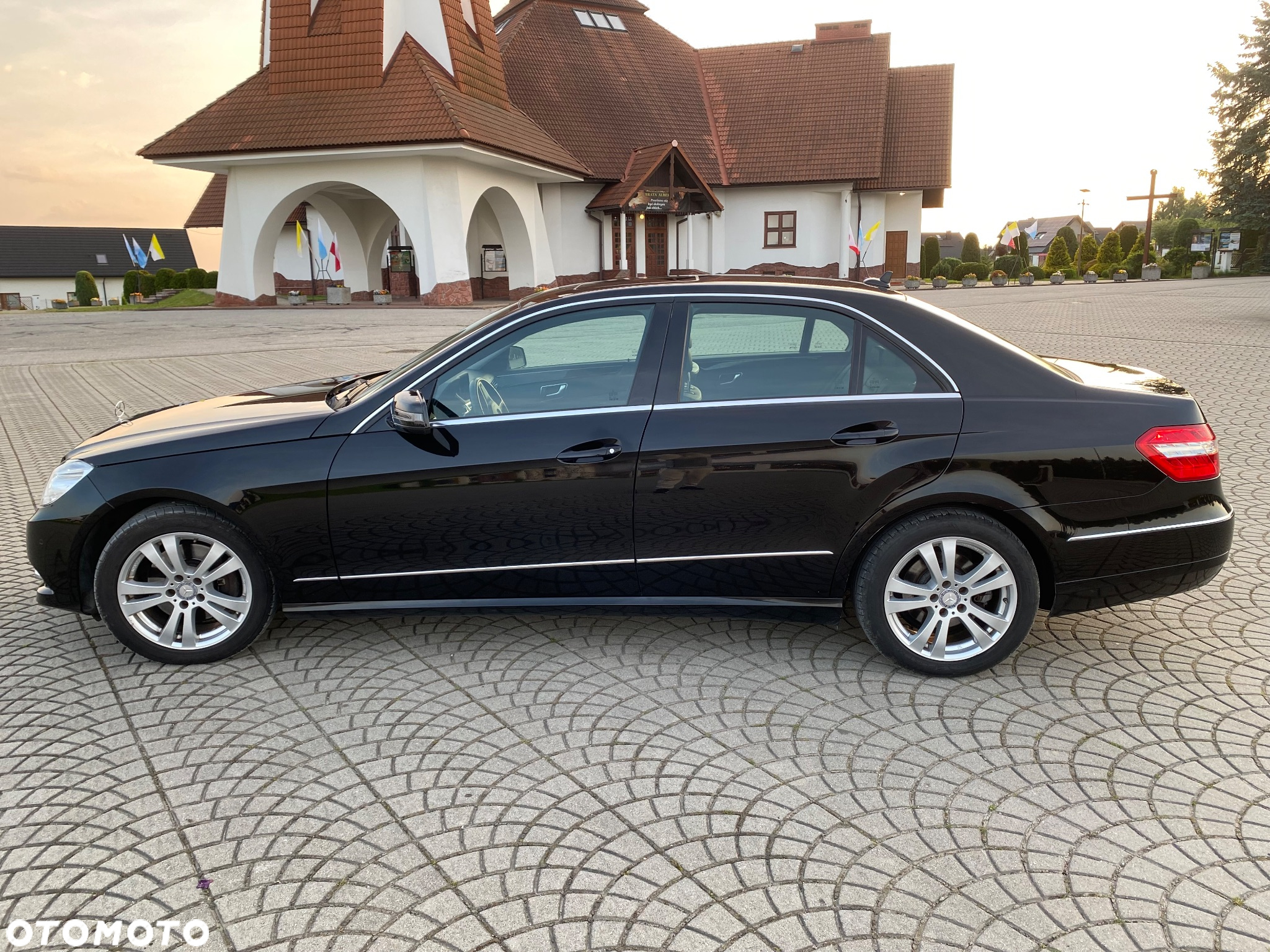 Mercedes-Benz Klasa E 350 T CDI DPF 4Matic BlueEFFICIENCY 7G-TRONIC Avantgarde - 4