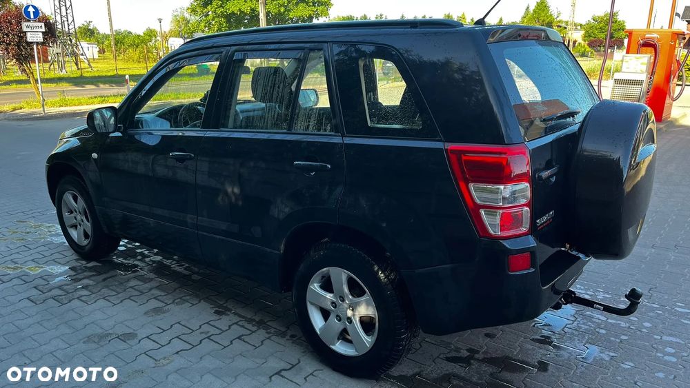 Suzuki Grand Vitara 2.0 Comfort + - 9