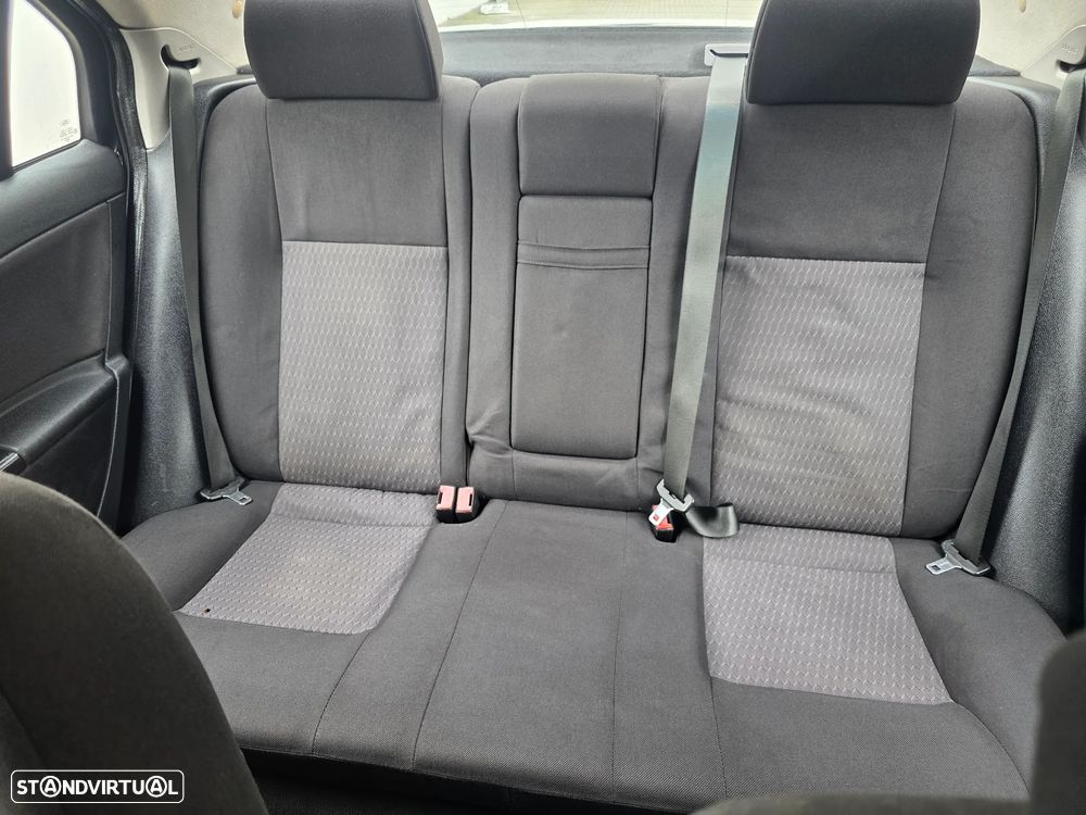 Ford Mondeo 1.8 Trend - 15