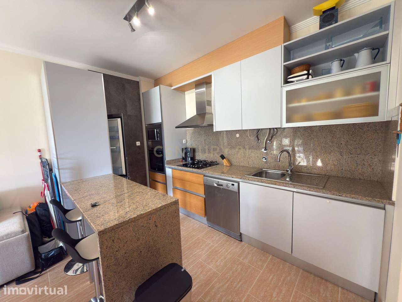 Apartamento T2 com piscina e garagem - Alto do Pacheco - Grande imagem: 4/12