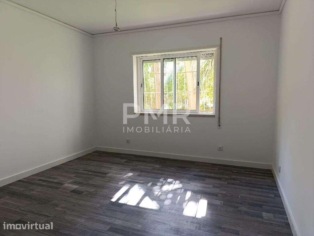 T1+1 em Cascais, bem localizado, com +1 versátil e pronto a habitar. I - Grande imagem: 2/17
