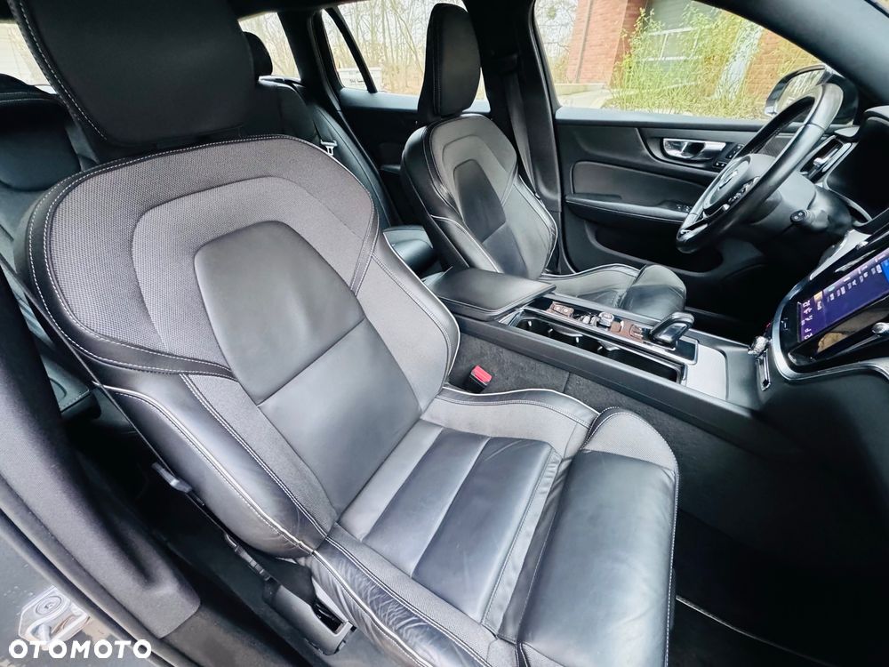 Volvo V60 D4 AWD R-Design - 36