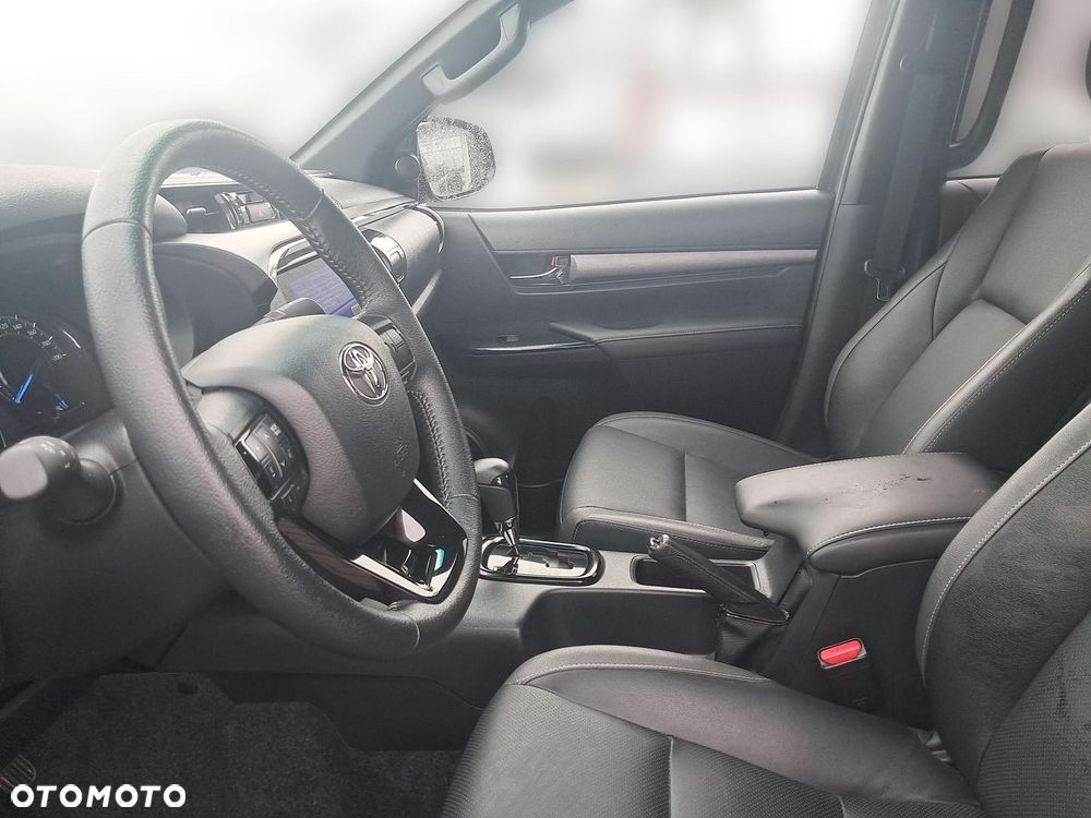 Toyota Hilux - 10
