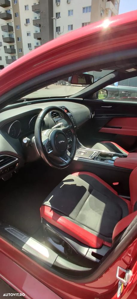 Jaguar XE RWD S - 9
