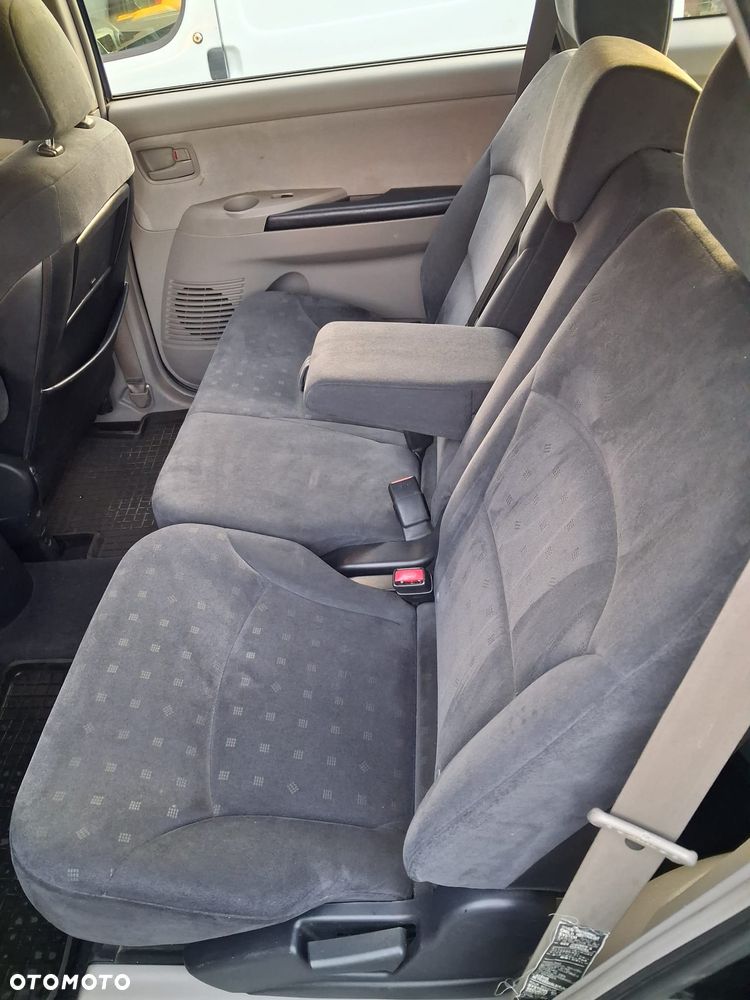Mitsubishi Grandis - 3