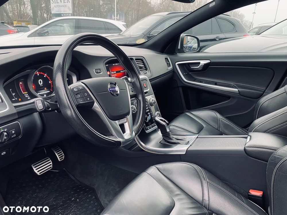 Volvo V60 D4 Geartronic R-Design - 22
