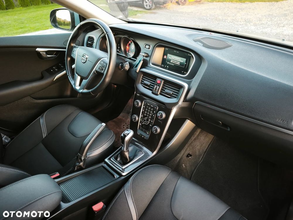 Volvo V40 D2 Drive-E Momentum - 22