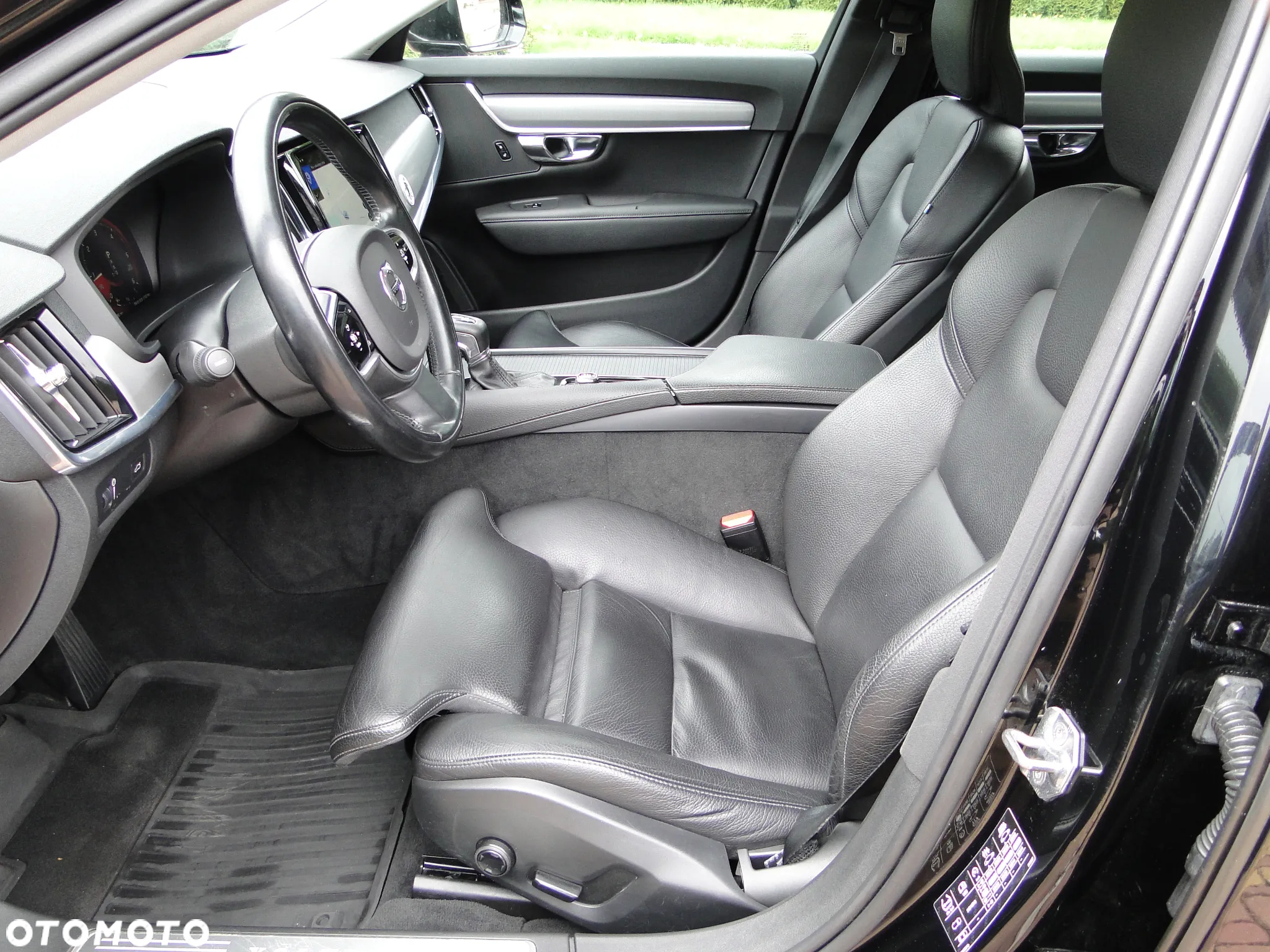 Volvo V90 D4 Momentum Pro - 13