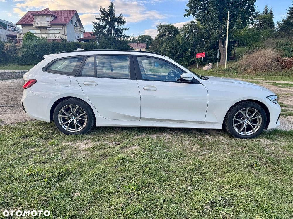 BMW Seria 3 320d xDrive mHEV - 9