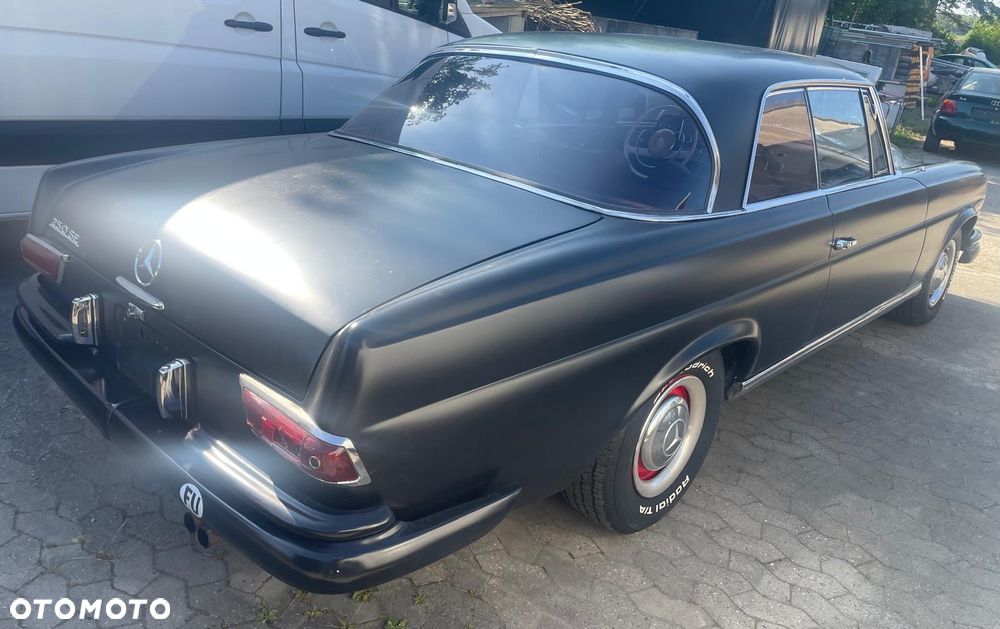 Mercedes-Benz W111 - 4