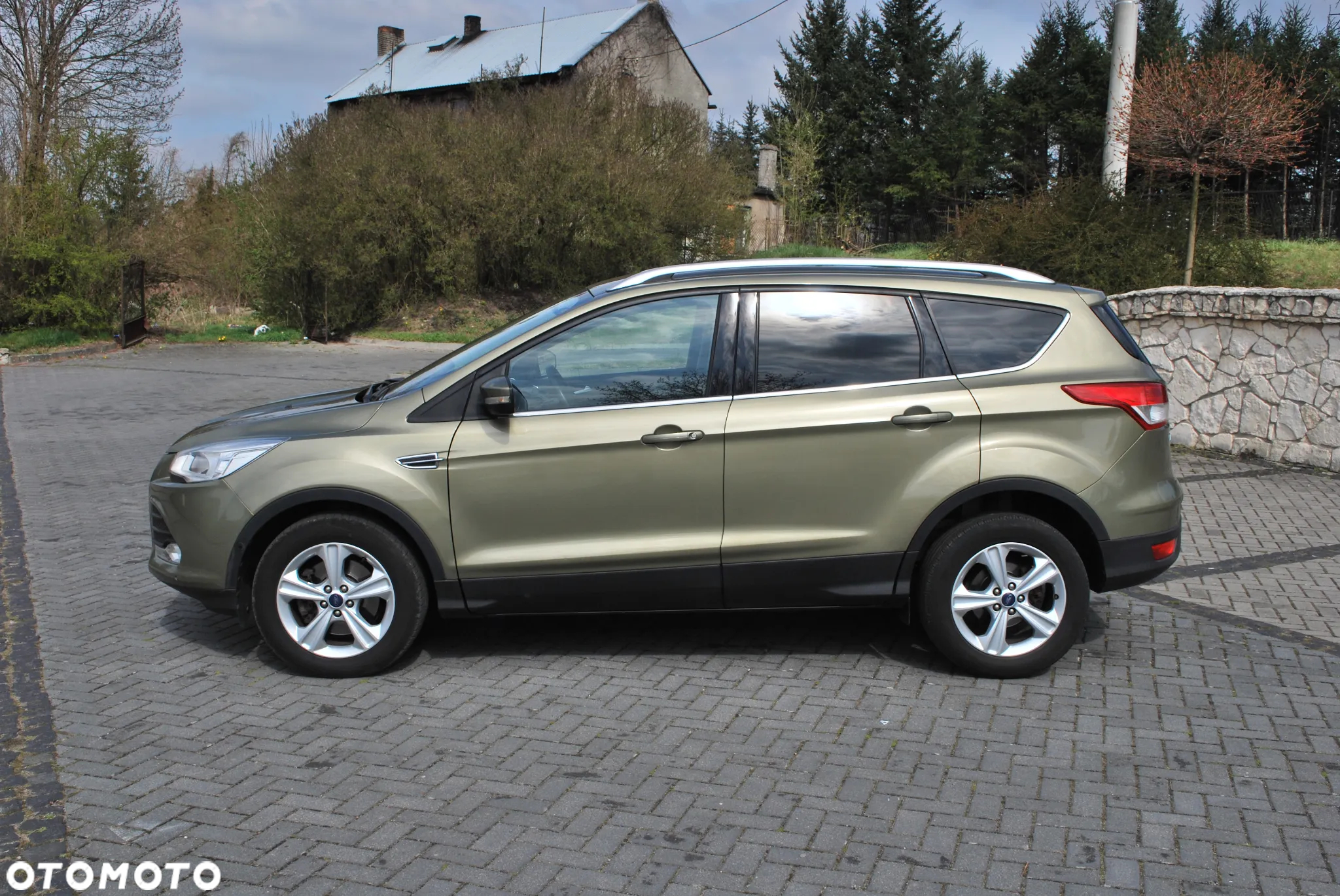 Ford Kuga 2.0 TDCi 2x4 Titanium - 4