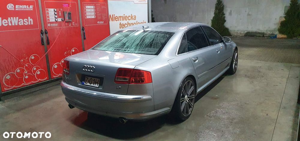 Audi A8 4.2 L Quattro - 5