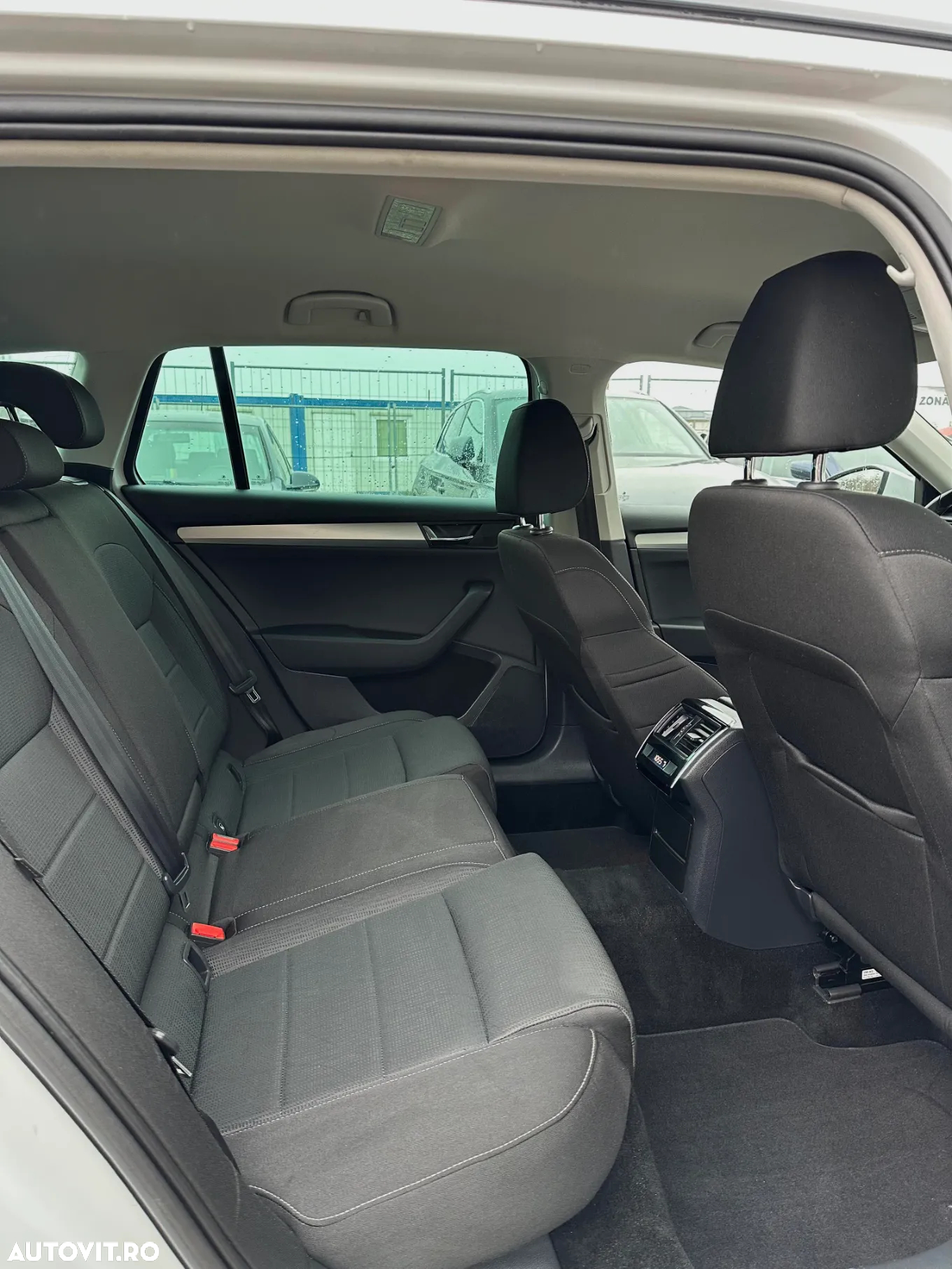 Skoda Superb 1.6 TDI DSG Ambition - 14
