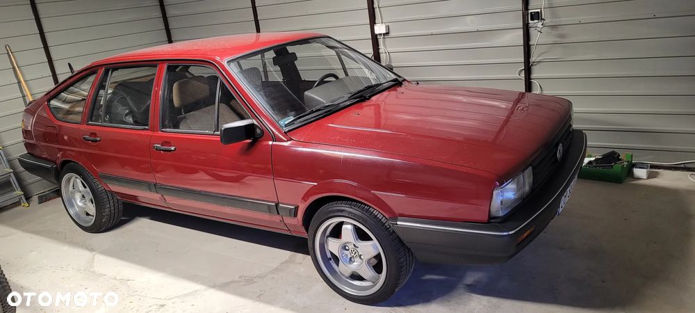 Volkswagen Passat 1.6 GL - 18