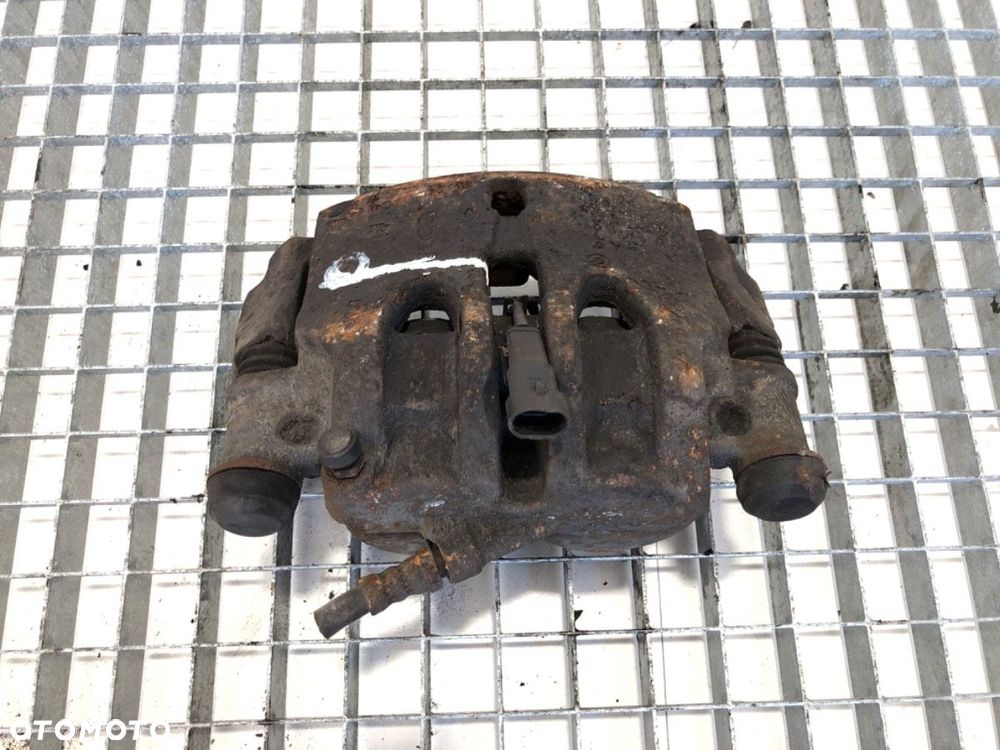 ZACISK PRAWY PRZÓD - 147.00 PLN - IVECO DAILY VI Platforma / podwozie 2014 - 2022 35S15, 35C15, - 1