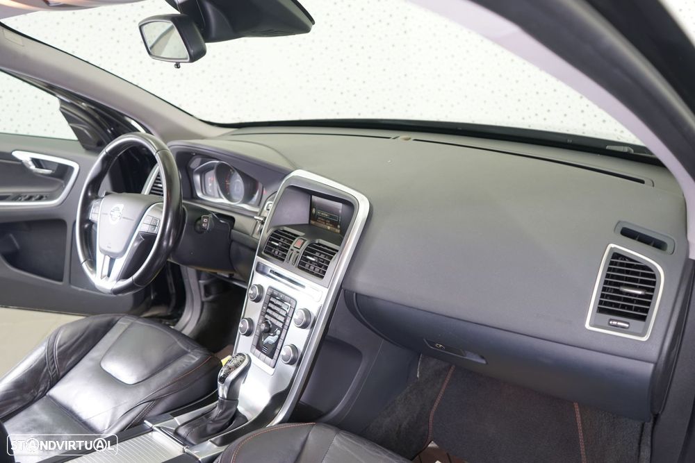 Volvo XC 60 2.0 D3 Momentum Geartronic - 19