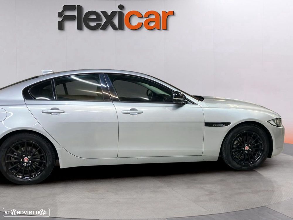 Jaguar XE - 3