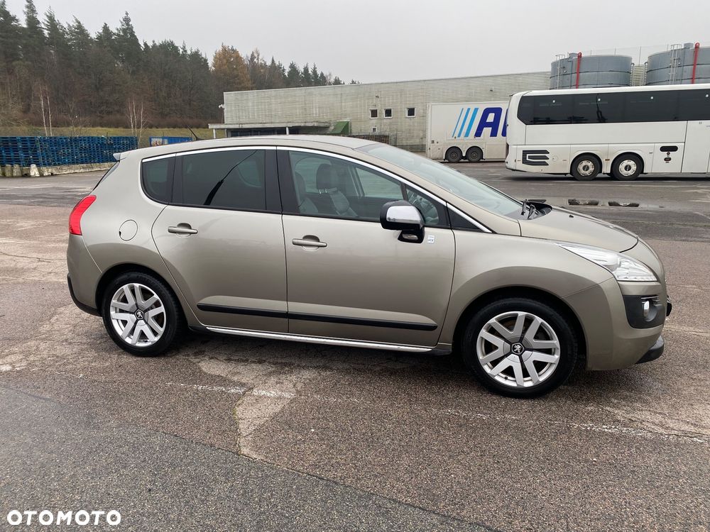 Peugeot 3008 2.0 HDi HYbrid4 - 4