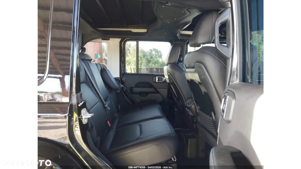 Jeep Wrangler - 11