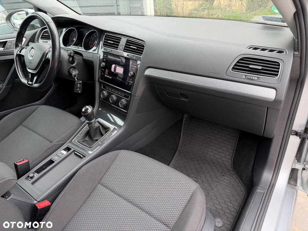 Volkswagen Golf 1.6 TDI BMT Comfortline - 23
