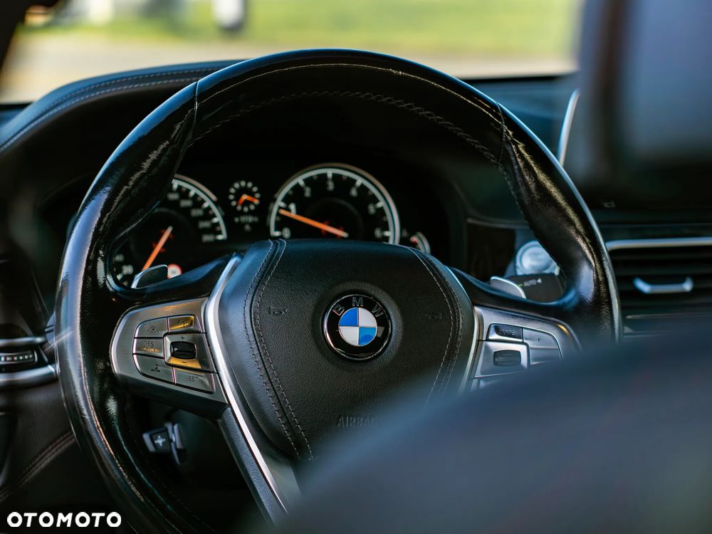 BMW Seria 7 740Li - 11