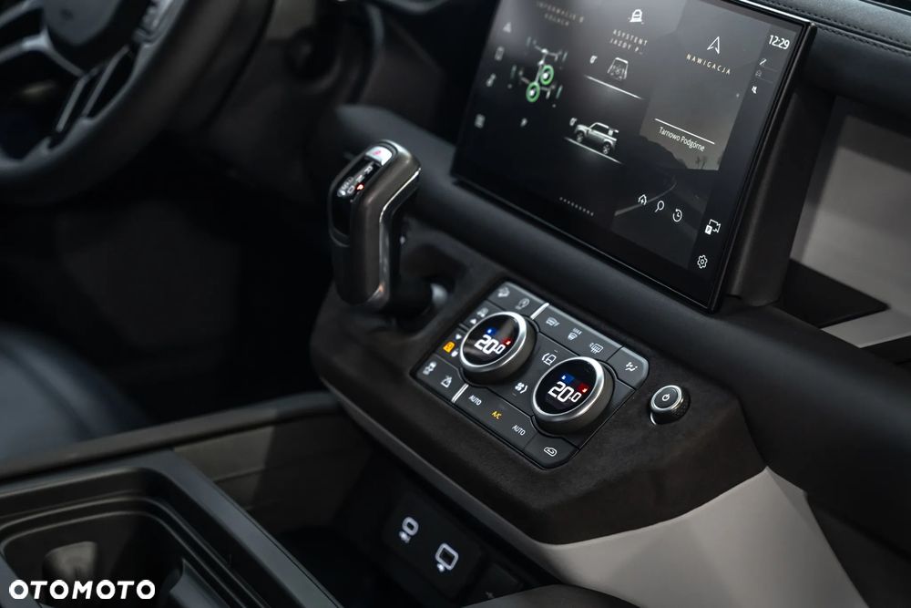Land Rover Defender 3.0 D200 mHEV X-Dynamic HSE - 37