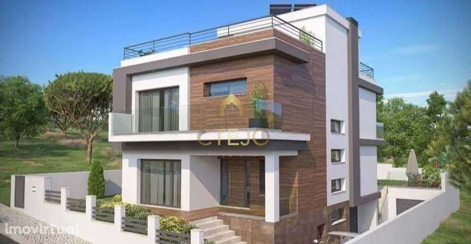 Moradia T4 com piscina em Vialonga - Grande imagem: 3/13