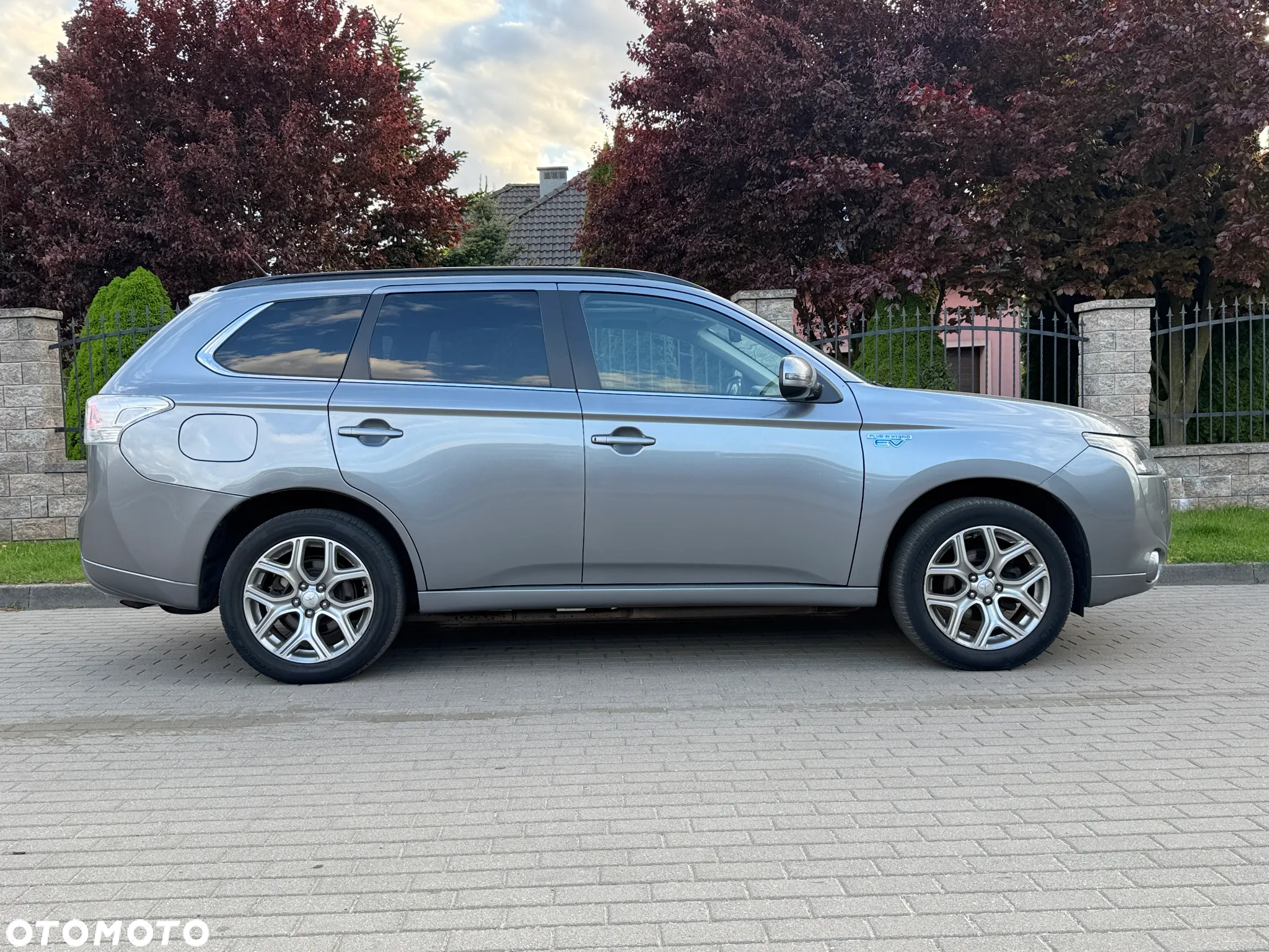 Mitsubishi Outlander PHEV Instyle NAVI + - 7