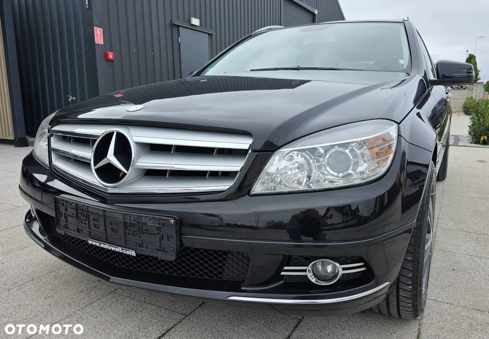 Mercedes-Benz C-Class 2010 photo 2
