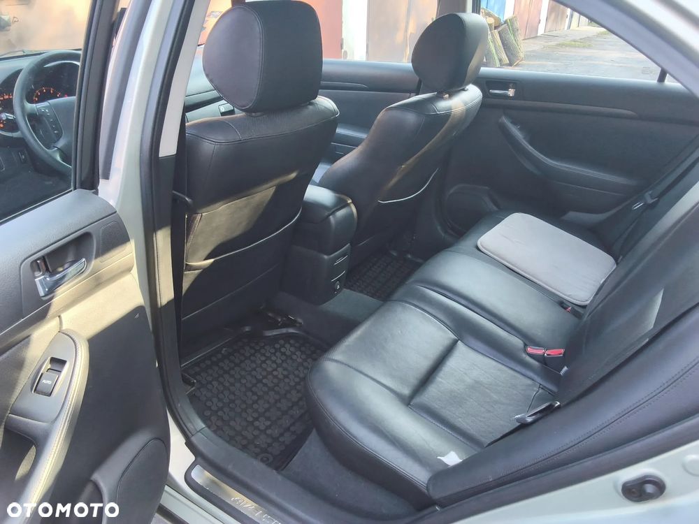 Toyota Avensis 2.0 VVT-i Prestige - 14
