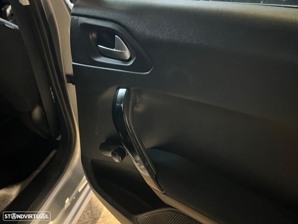 Peugeot 208 1.2 PureTech Style - 14