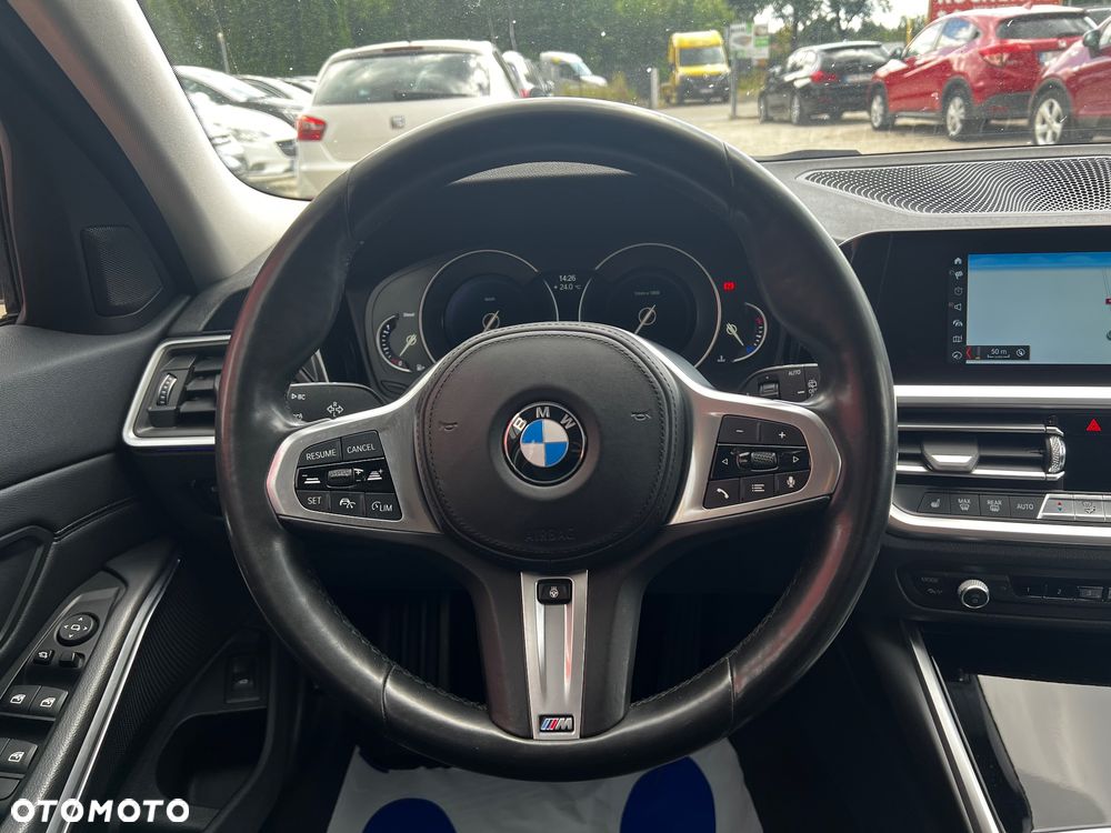 BMW Seria 3 320d xDrive Edition M Sport Shadow - 17