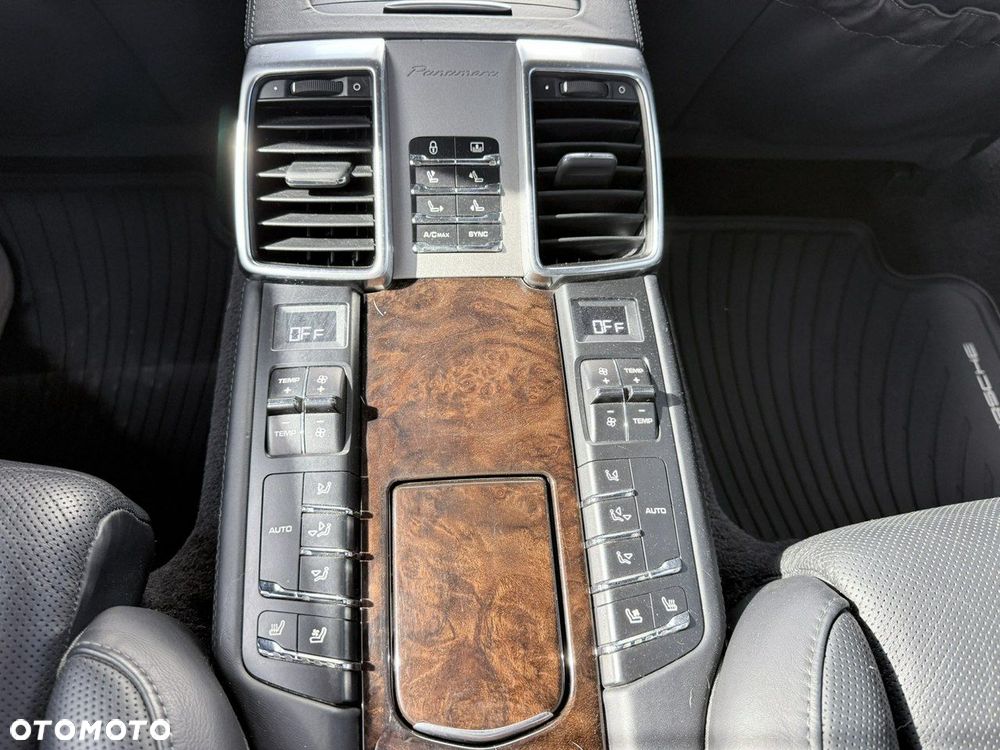 Porsche Panamera Turbo Executive - 38